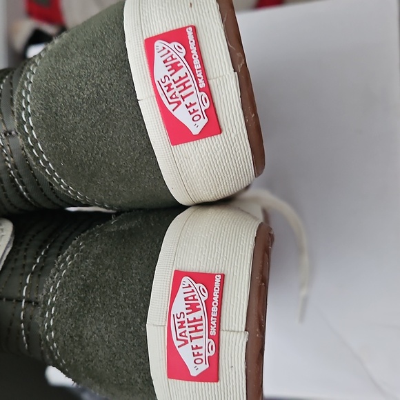 Womens Shoes - Picture 3 of 4